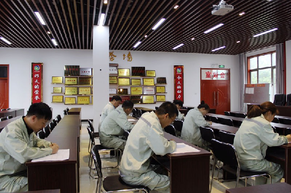 華浩軒公司機(jī)關(guān)支部組織開展“學(xué)習(xí)貫徹黨的二十大精神” 知...