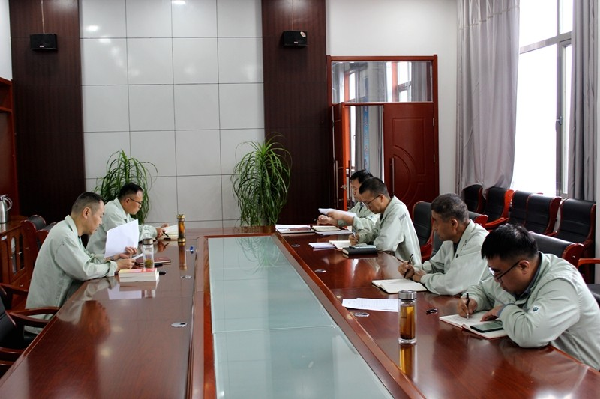 華浩軒公司黨總支召開“中秋國慶”節(jié)前警示教育專題會(huì)議