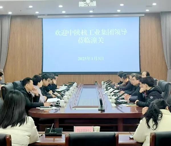 中陜核集團(tuán)黨委書記、董事長朱華平一行到潼關(guān)縣開展高質(zhì)量項(xiàng)...